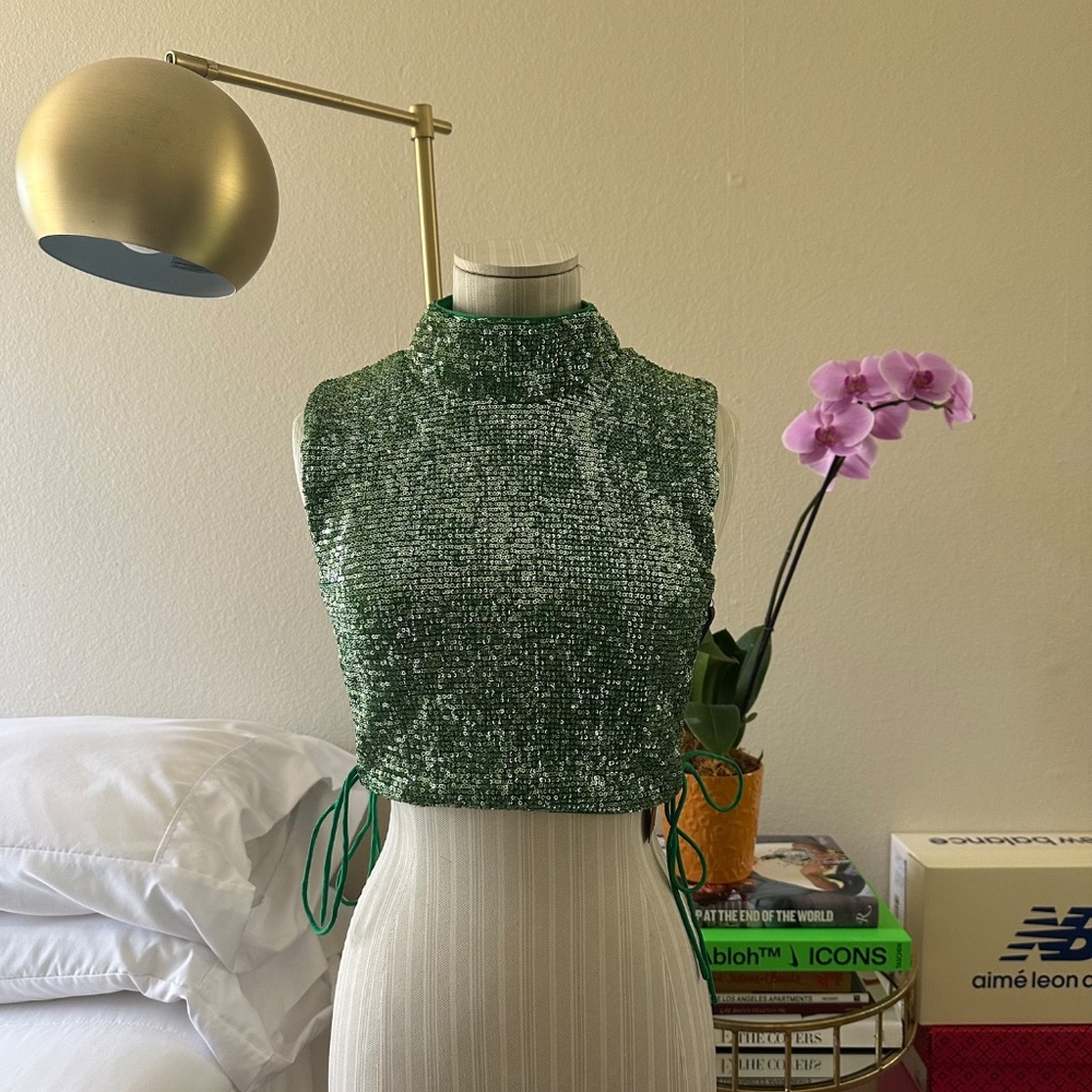 h:ours 21 Crop Top